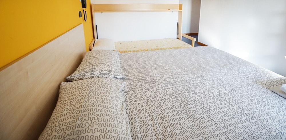 Hotel Morfeo - Young People Hotels (Adults Only) Rimini Ngoại thất bức ảnh