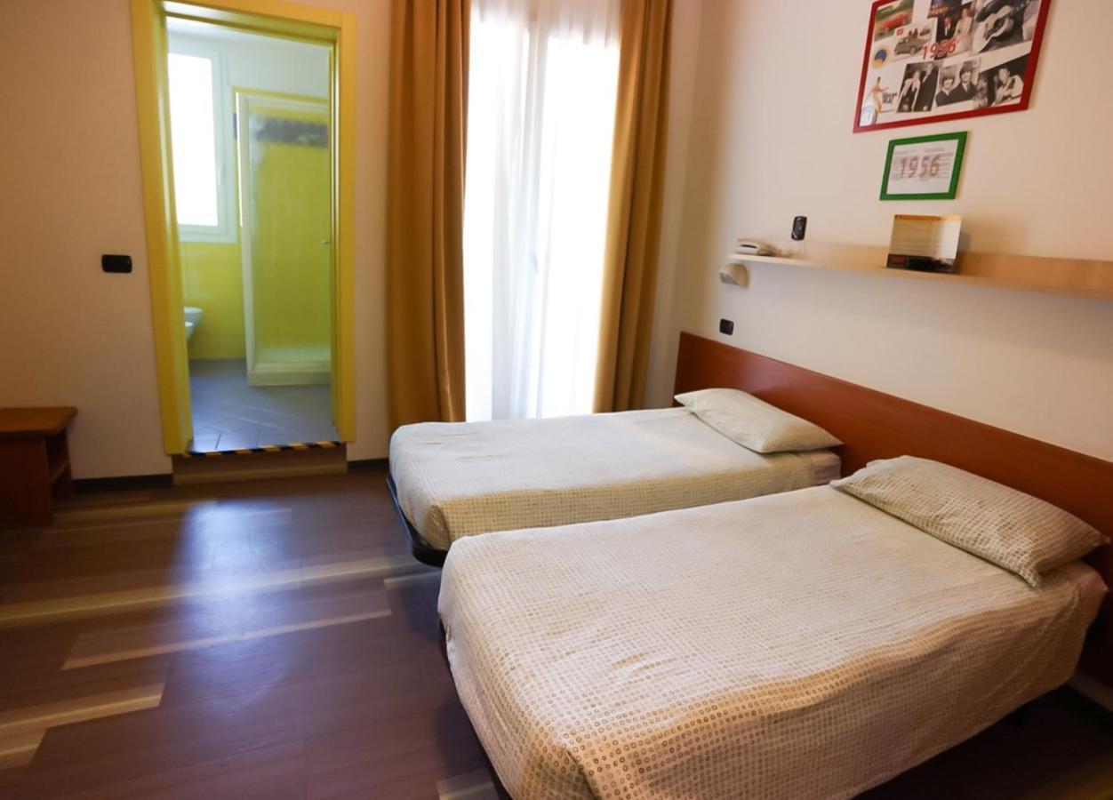 Hotel Morfeo - Young People Hotels (Adults Only) Rimini Ngoại thất bức ảnh