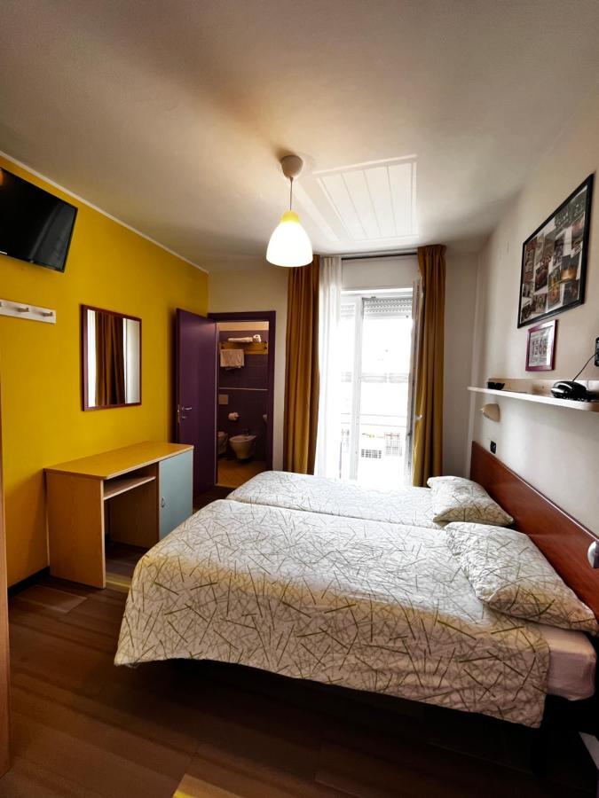 Hotel Morfeo - Young People Hotels (Adults Only) Rimini Ngoại thất bức ảnh
